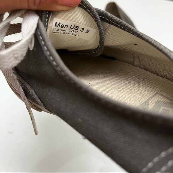 Vans - Picture 2 of 10